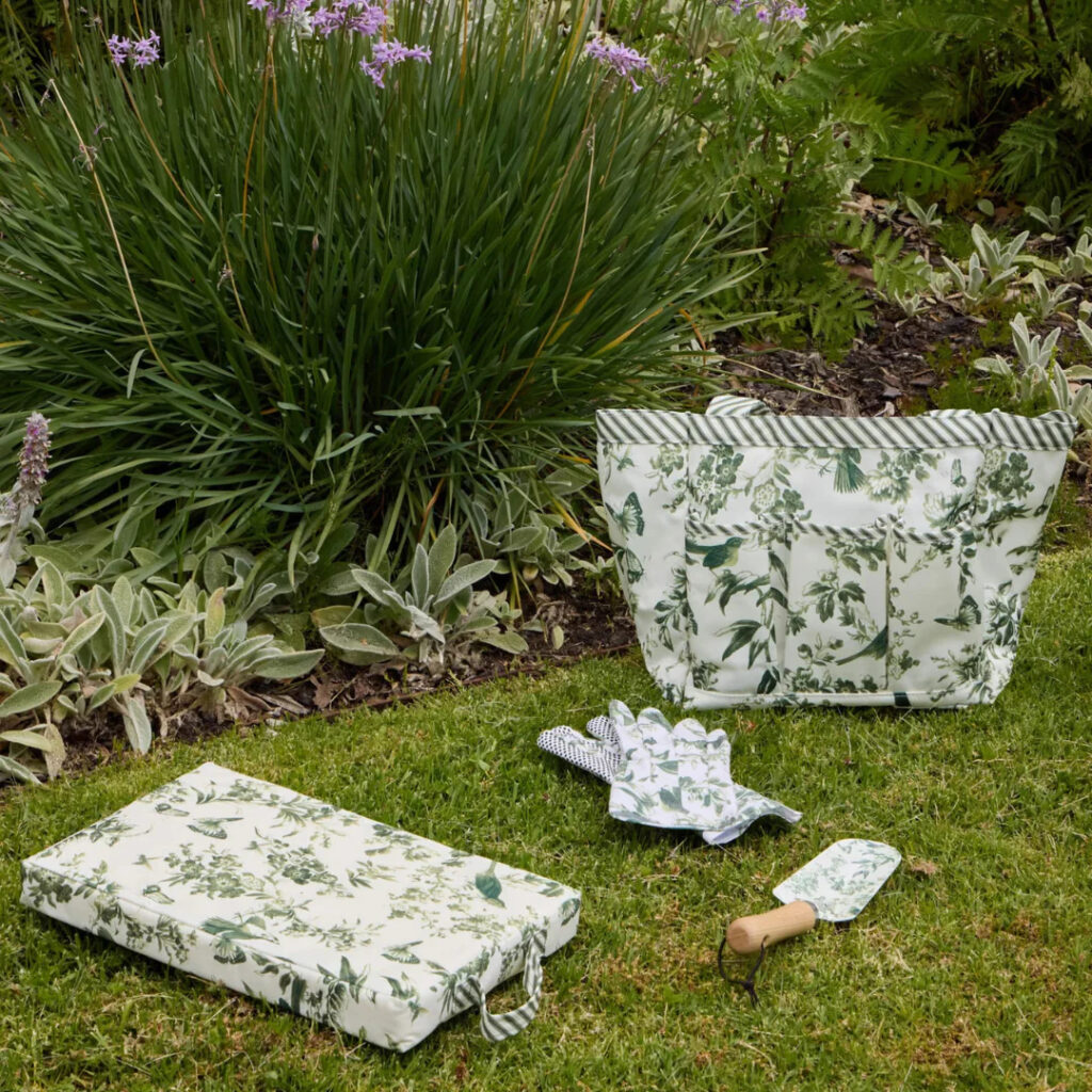Rouge Garden Gloves & Trowel Set
