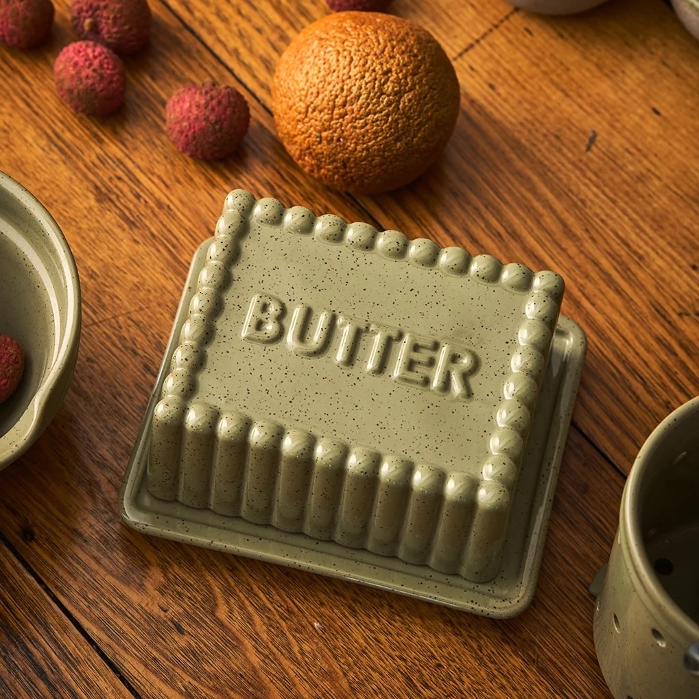 Robert Gordon Ceramic Large Butter Dish in Peppercorn